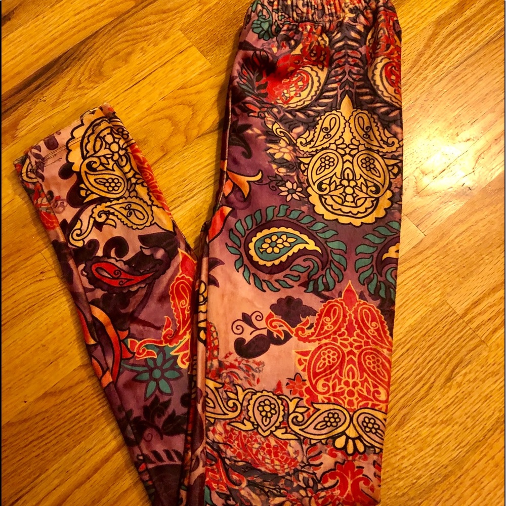 🥰ONLY 1 left! Paisley print leggings🥰
